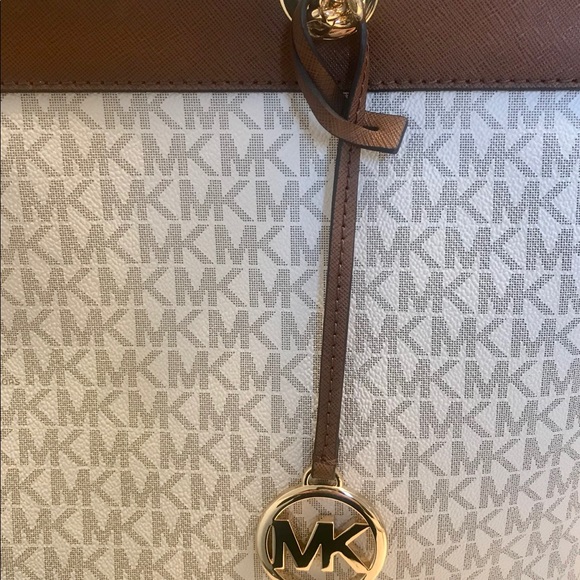 NWT authentic Michael Kors Large Chain Tote - Picture 3 of 5